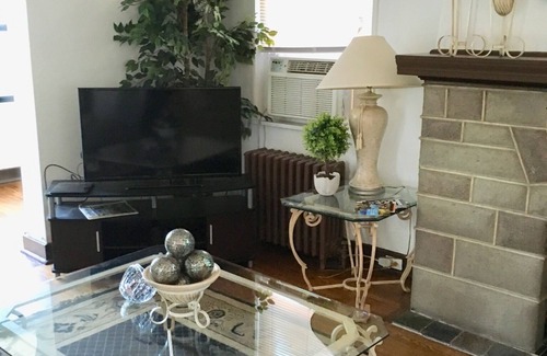 Greenfield House | Cozy & convenient min to CMU, UPMC, DT, PPG Paint Arena, Consol Center, PNC Park