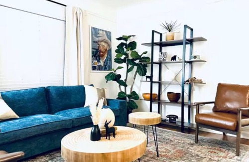 Pontiac House | Cozy & Convenient Shared Room in Pontiac