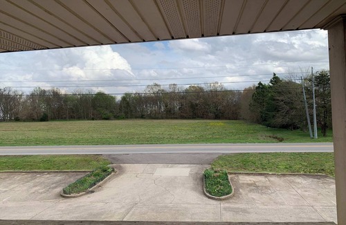 Clarksville Apartment | Cozy & Convenient Stay 2BR Near Ft Campbell