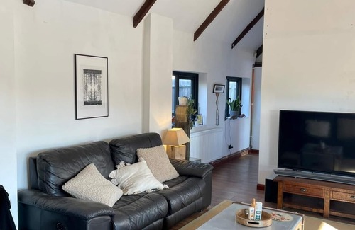 Ashford House | Cozy converted millking barn in the weald of Kent, 50mins from Central London