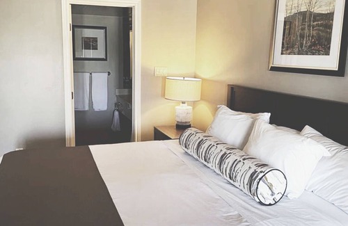 Oro-Medonte Resort | Cozy Copeland Studio + Pool + Patio + Parking