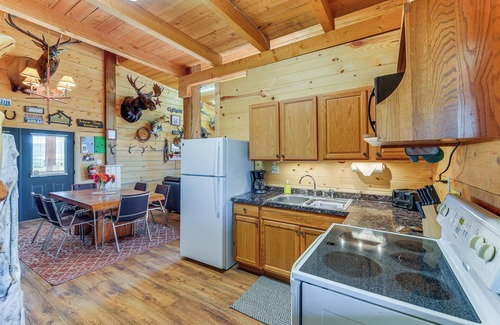 Cora Cabin | Cozy Cora Studio Cabin w/Wind River Mtn Views