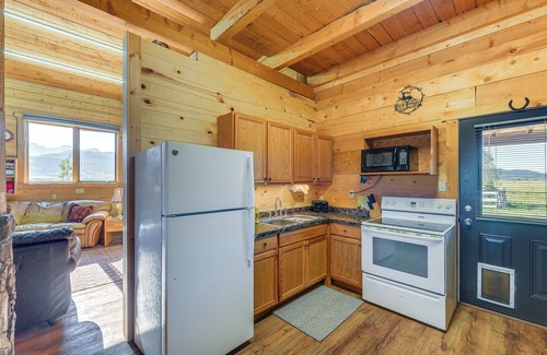 Cora Cabin | Cozy Cora Studio Cabin w/Wind River Mtn Views