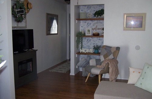 Elgin Apartment | Cozy Corner is waiting for You!
