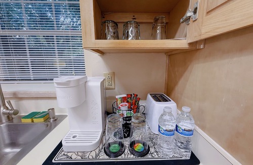 South Arlington House | Cozy Corner Near I-20 & 360, Heart of DFW, Quiet Cul-de-Sac Stay