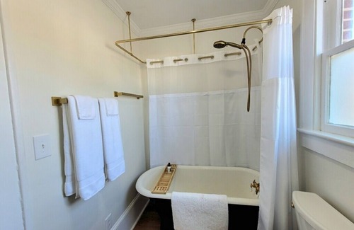 Greer Apartment | Cozy corporate apartment in tranquil Greer. Close to BMW.