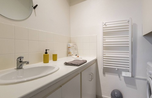 Saint-Malo-de-Guersac Cottage | Cozy Cottage in Brière Park with Private Terrace and Garden Access