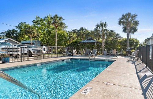 Port St. Joe Cottage | Cozy Cottage 4 of 4 with Bay View|2BR |Pool|Grill|Roll-in Accessible Shower