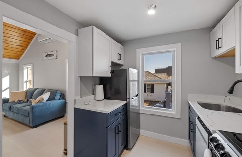 Hampton Cottage | Cozy Cottage 5 min. to Beach, Shops, Boardwalk
