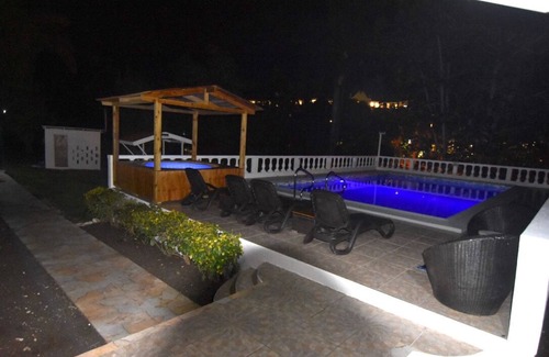 Mammee Bay Apartment | Cozy Cottage, 5 minutes walk to beach, beautiful garden perfect relaxation spot