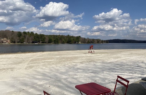 Treasure Lake House | Cozy Cottage 500 Yards to Main Beach