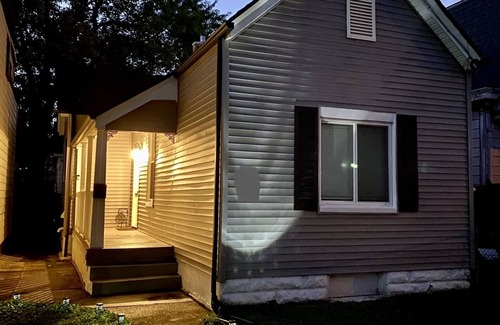 Dayton Cottage | Cozy Cottage - 9 minutes from Downtown Cincinnati