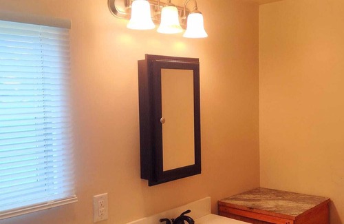 Metter Cottage | "Cozy Cottage an hour from Savannah, GA