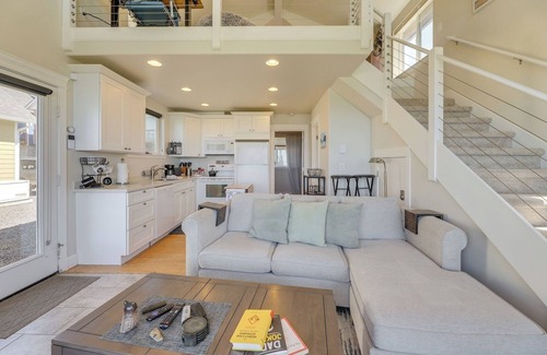 Oregon Coast Cottage | Cozy Cottage at the Beach near Yachats! Dog Friendly and Free EV Charging!