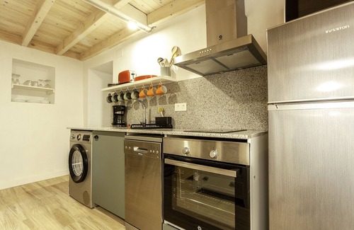 Camoca Cottage | Cozy cottage besides a stream and a river