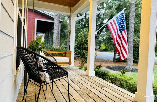 Southern Pines House | Cozy cottage close to it all - pet friendly!