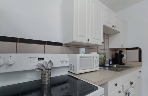 Downtown Dunedin Cottage | Cozy Cottage Downtown + near Waterfront
