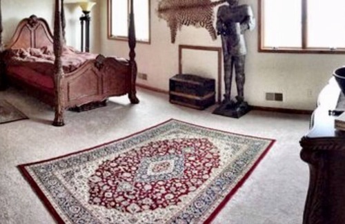 North East Cottage | Cozy Cottage for Two. 50 feet from Lake Erie with private BEACH & SUNSETS.