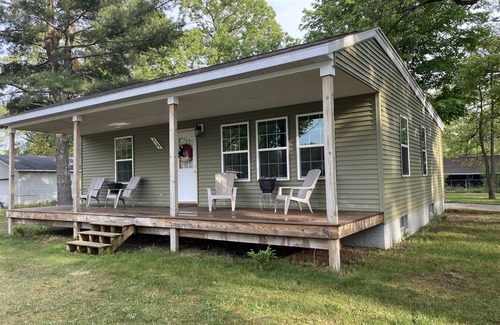 Muskegon House | Cozy cottage home close to Lake Michigan
