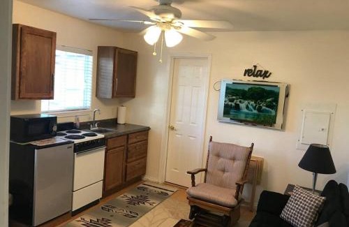 Kimberly House | Cozy Cottage House B with Double Carport