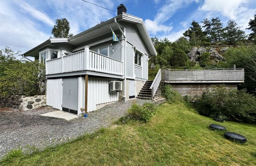 Kode Ski Chalet | Cozy cottage in Kode near rocks, sand and sea | SE09073