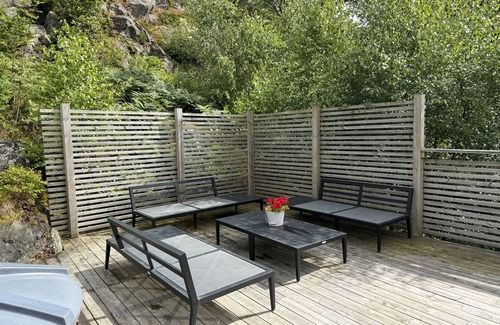 Kode Ski Chalet | Cozy cottage in Kode near rocks, sand and sea | SE09073