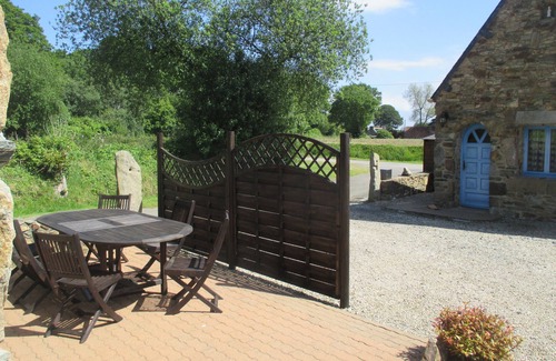 Lannion House | Cozy cottage in large wooded garden