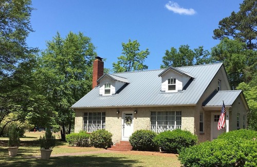 Old Town Cottage | Cozy Cottage in Old Town Pinehurst - Sleeps 8- Wifi