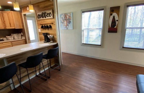 Webberville Cottage | Cozy cottage in the country w/hot tub! 20 minutes away from downtown Austin