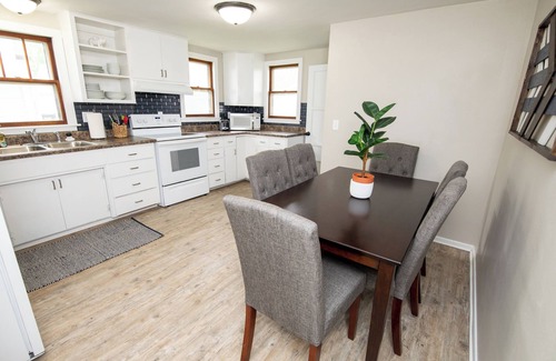 Sioux Falls House | Cozy Cottage in the city with 2 bedrooms close to Downtown