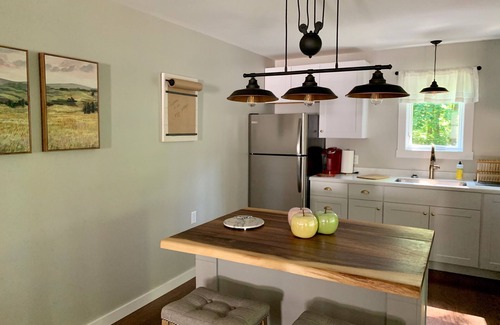 Carlisle House | Cozy Cottage in the Woods
