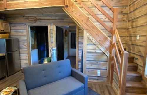 Christian County Cottage | Cozy Cottage In The Woods