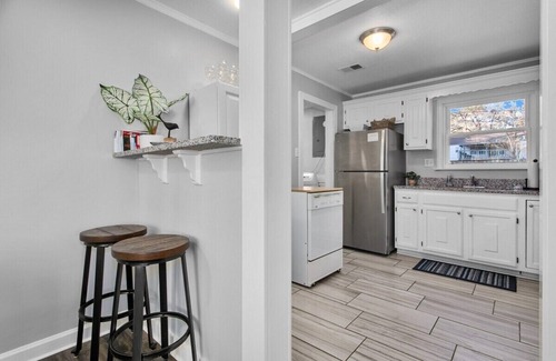 South Kansas City House | Cozy Cottage in Prairie Village WiFi PetsOk