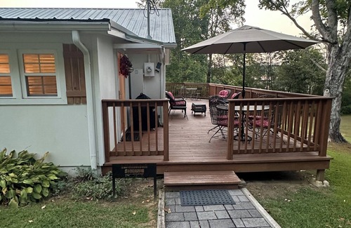 Sevierville Cottage | Cozy Cottage - Minutes from Attractions!