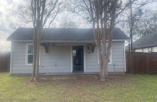Cedar Hill House | Cozy Cottage nCedar Hill nWelcoming house with AC in charming Cedar Hill