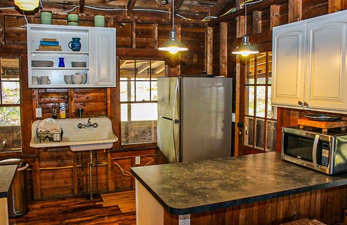 Moultonborough Cottage | Cozy cottage near Lake Kanasatka with kayaks , dog-friendly