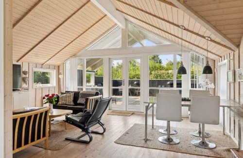 Kramnitse House | Cozy Cottage Near Beach With Fenced Garden