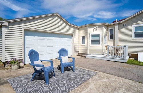 Portsmouth Cottage | Cozy Cottage Near Newport & Bristol. Walk to Beach