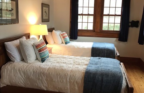Macon House | Cozy Cottage on 10 acres in North Macon