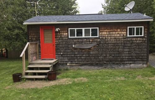 Bridport Cottage | Cozy Cottage on Beautiful Lake Champlain.