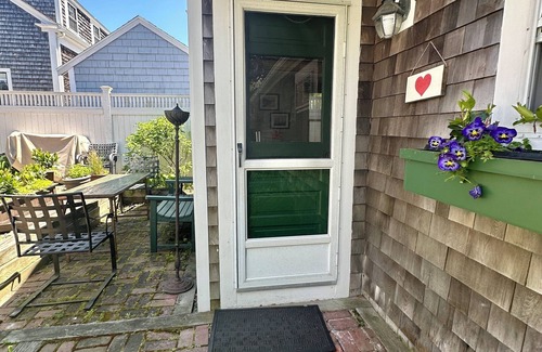 Provincetown Cottage | Cozy Cottage on Central