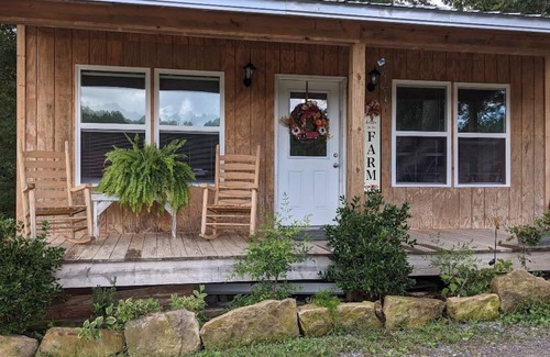 Dunlap Cabin | Cozy cottage on our private lake and 75 wooded acres
