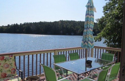 Weare Cottage | Cozy Cottage on Quiet Lake