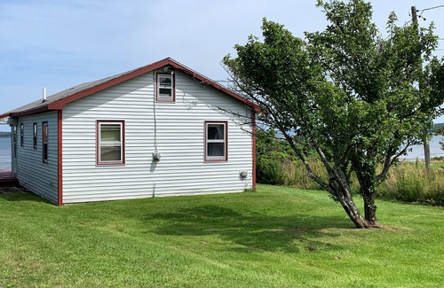Washington County Cottage | Cozy cottage, steps from the beach.