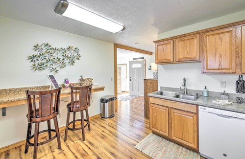 Grantsdale Cottage | Cozy Cottage Studio: Stunning Mountain Views!