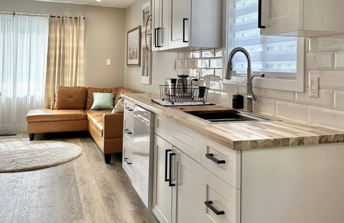 Port Stanley Apartment | Cozy Cottage Suite in Port Stanley. 5 Minute Walk From Little Beach!