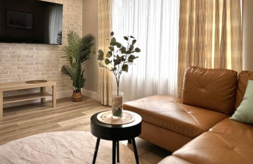 Port Stanley Apartment | Cozy Cottage Suite in Port Stanley. 5 Minute Walk From Little Beach!