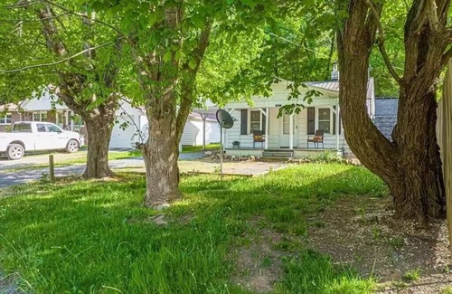 Damascus Cottage | Cozy Cottage to soak up Appalachia's beauty