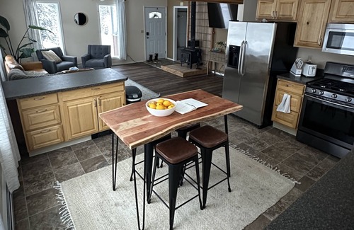 Butte Cottage | Cozy Cottage Tucked back with an Amazing View of Pioneer Peak!