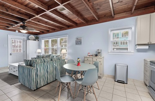 Crescent Beach Cottage | Cozy Cottage! Best 2nd row location in North Myrtle Beach!